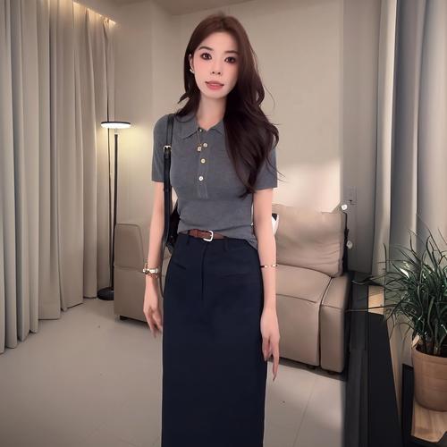 2025夏季時(shí)尚風(fēng)向標(biāo) 翻領(lǐng)Polo衫與半身裙的休閑套裝搭配